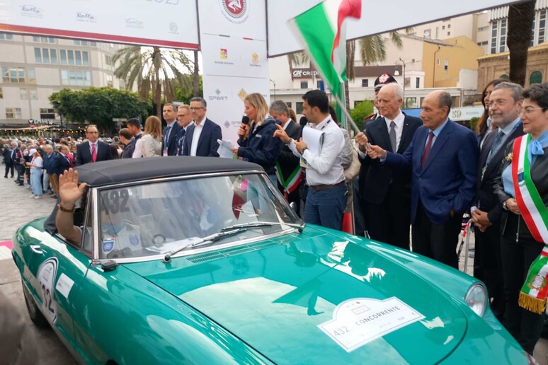 - RIPRODUZIONE RISERVATA