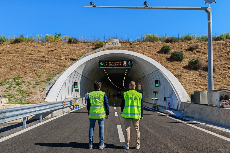 - RIPRODUZIONE RISERVATA